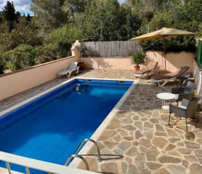 Apartment in country house with views and pool